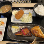 とっと めしや - 2021年3月。A定食680円。鰤の照り焼きとさつま揚げ。＋100円であら汁に。カニクリームコロッケ200円追加。