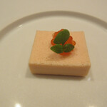 SOTO - ムース:鱒(新湊養殖「射水鱒」)の燻製煮出し汁+クリーム、イクラ