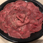 炭火焼肉 鶴兆 - 塩タン。
            厚みも5ミリくらいはあった！