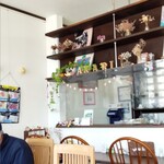 カフェ・アカリ - 店内のカウンター