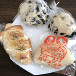 パンのプー - 購入品：黒豆パン￥２２０、スパイシーカレーパン＆もっちいクリームパン@￥２５０