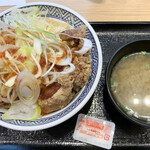 Yoshinoya - これが「吉野家」さんの「油淋鶏から揚げ丼」と「お味噌汁」♪
