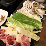  きのこ鍋＆きのこ料理専門店 何鮮菇 - きのこ鍋セット