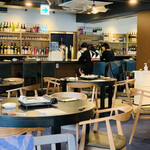 Matsumoto - ☆店内は旧店舗よりもかなり広々していて、カウンター席とテーブル席で100席以上ある。