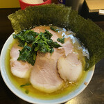 家系ラーメン ジェット家 - チャーシュー麺(並)¥900  兎に角アブラが物凄い量