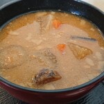 ローストポークわん - 胡麻油が効いた豚汁は良く煮込んであり、 デカい大根がゴロゴロ・・・！良く煮しまっていて美味しい！