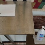 ローストポークわん - 内観（順番待ちに名前を記入）