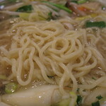 餃子市場 - 野菜湯麺の麺