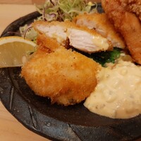 北新地 空海 - 衣がサクサク軽い柔らかささみしそフライに、玉子たっぷりまろやかなタルタルソースが合う！もも肉唐揚げもブリッと驚くほどの弾力