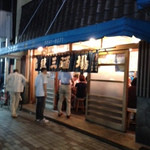 魚三酒場 - ７時前には満員。