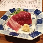 お魚とにほん酒 げんのじ - 「戻り鰹刺し」です