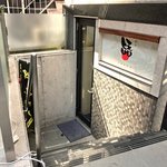 旨香 - 外観の地下1階入口への風景です