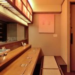 旨香 - 店内のカウンター席の風景です