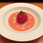 旨香 - 和牛炭火焼ランチコース 1000円 冷たいトマトのスープサラダ