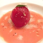 旨香 - 和牛炭火焼ランチコース 1000円 冷たいトマトのスープサラダ