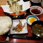 醍醐 - 海老と山菜天麩羅定食（税込970円）
