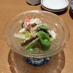 仙川 えんどう - 山菜とずわい蟹のおひたし748円