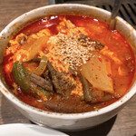 さんか亭 - 【2021年02月】赤・白ダブルランチ＠1,000円、赤はユッケジャンスープ。