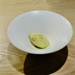 Il Lato - ピスタチオのアイスクリームにピスタチオオイル。