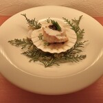 OBER - 北海道産帆立貝 ちぢみほうれん草 リコッタチーズのソース