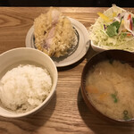 とんかつ成蔵 - ご飯と豚汁、千切りキャベツ。