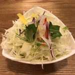 とんかつ成蔵 - 柔らかく甘い千切りキャベツ