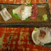 魚めし 竹亭 - お造り 魚めしコース用（奥） 定食用（手前）
