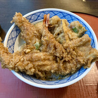 天ぷらふく西 禅と匠 - 連れ様の穴子を強奪した結果（手前の巨大なやつが穴子）