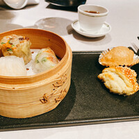 中国飯店 富麗華 - 揚げと蒸しの点心5種。