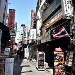 羊貴妃羊湯館 - 飲食店が立ち並ぶ道