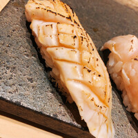鮨 せいざん - カジキマグロです。軽く炙りました。