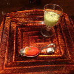 リュクス　タジマヤ - アミューズは、トマトの冷製とグリーンピースのポタージュ