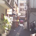 しうまい家 松富 - 路地にあります