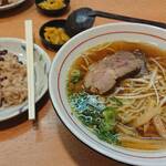 力餅 - 中華そば490円✨とお赤飯160円✨最強の組み合わせ♫