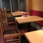 菜香 - (内観)テーブル席①