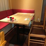 菜香 - (内観)テーブル席②