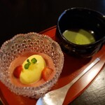 和の食 樹翠 - デザートは苺と蕎麦の実のぜんざいにグランマルニエのアイスクリーム添え