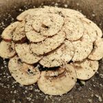 ラチュレ - 葉野菜のサラダ 猪ベーコンと長谷川さんのブラウンマシュルーム