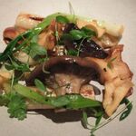 ラチュレ - 付け合わせのジロール茸とクルドンチェッロ