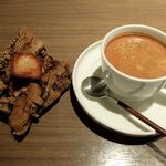 ラチュレ - 鹿の脂のフィナンシェとコーヒー