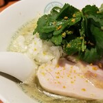 麺屋 六感堂 - しおグリーン麺 ゆずみつば