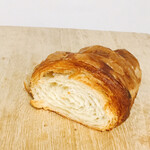 ル・グルニエ・ア・パン - 層がキレイなクロワッサン断面 