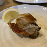 北本の貝や。 - カキフライに生牡蠣をON