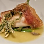 ベッラ・ヴィスタ - クエのポワレと若ごぼう　春キャベツとシェリー酒のソース