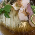 中華蕎麦 鳴神食堂 - 煮干し中華蕎麦（750円）の麺アップ