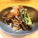 季節料理 よし野 - お通し（わらび）