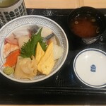 Sugitama - 海鮮10種丼¥950-
