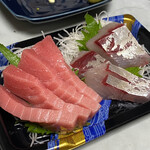 とっと めしや - 2021年3月。本鮪とカンパチの刺身680円。