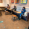 スターバックス・コーヒー - 【2021年02月】模範的なテーブル席のソーシャルディスタンス。