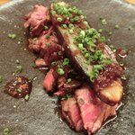 旨香 - 和牛炭火焼ランチコース 1000円 の和牛ハラミ炭火焼の焼ナス添え